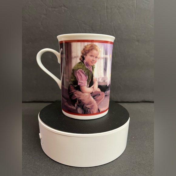 VINTAGE ~ SHIRLEY TEMPLE COLLECTOR MUGS - Picture 4 of 7